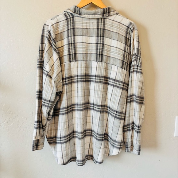 American Eagle Henley Flannel Oversized Women’s Long Sleeve Top - Picture 2 of 6